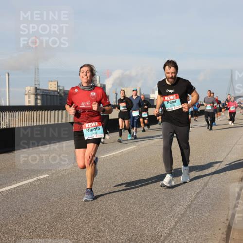 03.10.2025 - Köhlbrandbrückenlauf Lena Gebhardt http://msf.ph/oto/9133165 03.10.2025 09:51:03 Position 2 1363, 1336 meine-sportfotos.de