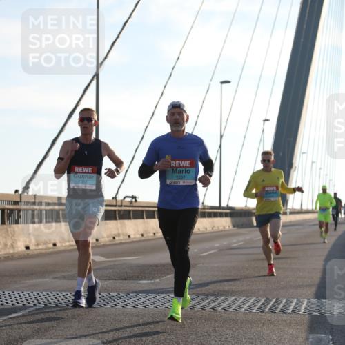 03.10.2025 - Köhlbrandbrückenlauf Yannick Fuchs http://msf.ph/oto/9133178 03.10.2025 08:20:03 Position 1 1017, 1057 meine-sportfotos.de