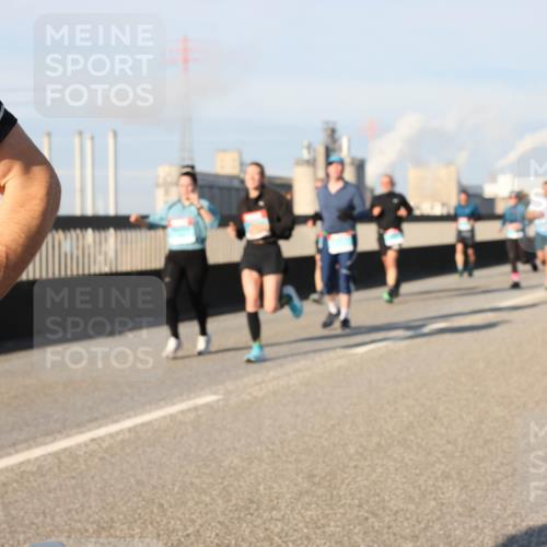 03.10.2025 - Köhlbrandbrückenlauf Lena Gebhardt http://msf.ph/oto/9133189 03.10.2025 09:51:05 Position 2  meine-sportfotos.de