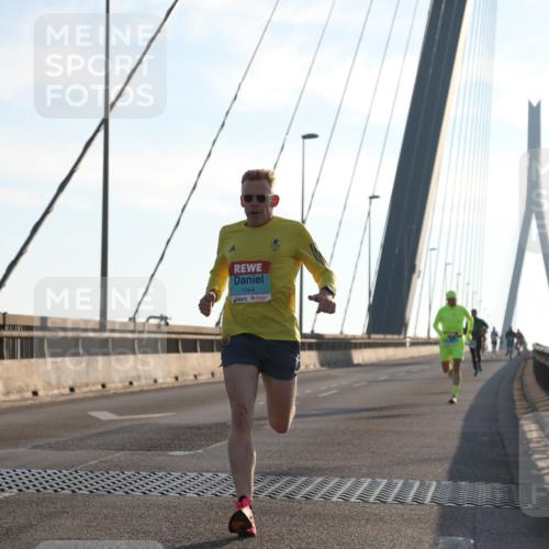 03.10.2025 - Köhlbrandbrückenlauf Yannick Fuchs http://msf.ph/oto/9133208 03.10.2025 08:20:04 Position 1 1044 meine-sportfotos.de