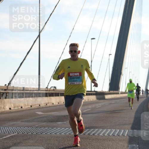 03.10.2025 - Köhlbrandbrückenlauf Yannick Fuchs http://msf.ph/oto/9133212 03.10.2025 08:20:04 Position 1 1044 meine-sportfotos.de