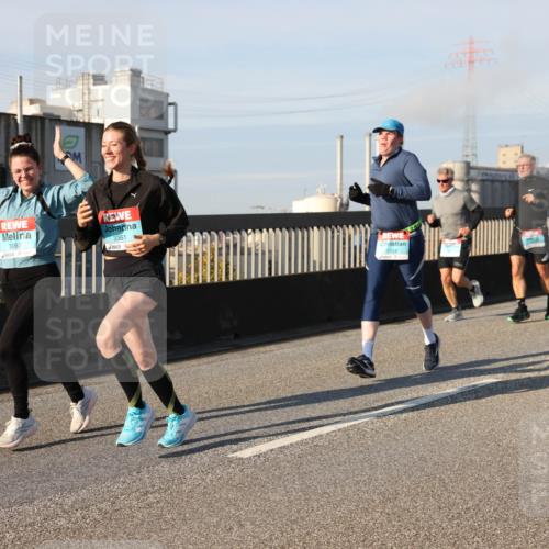 03.10.2025 - Köhlbrandbrückenlauf Lena Gebhardt http://msf.ph/oto/9133219 03.10.2025 09:51:06 Position 2 3362, 3361, 1364 meine-sportfotos.de