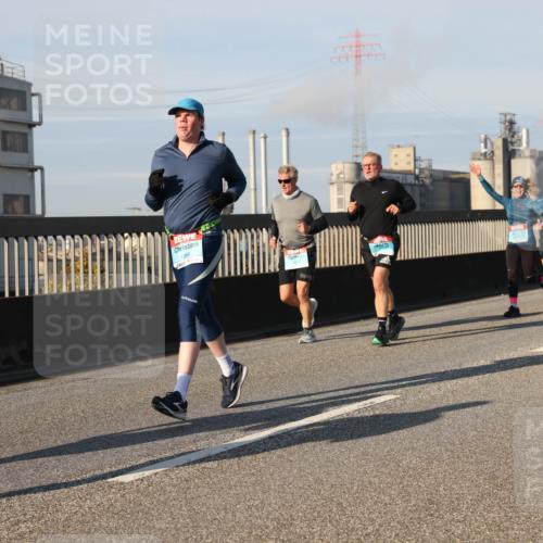 03.10.2025 - Köhlbrandbrückenlauf Lena Gebhardt http://msf.ph/oto/9133224 03.10.2025 09:51:07 Position 2 364 meine-sportfotos.de