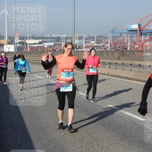 03.10.2025 - Köhlbrandbrückenlauf Yannick Fuchs http://msf.ph/oto/9133257 03.10.2025 09:05:47 Position 2 2620, 2429, 2565 meine-sportfotos.de