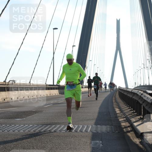 03.10.2025 - Köhlbrandbrückenlauf Yannick Fuchs http://msf.ph/oto/9133264 03.10.2025 08:20:07 Position 1 3460 meine-sportfotos.de