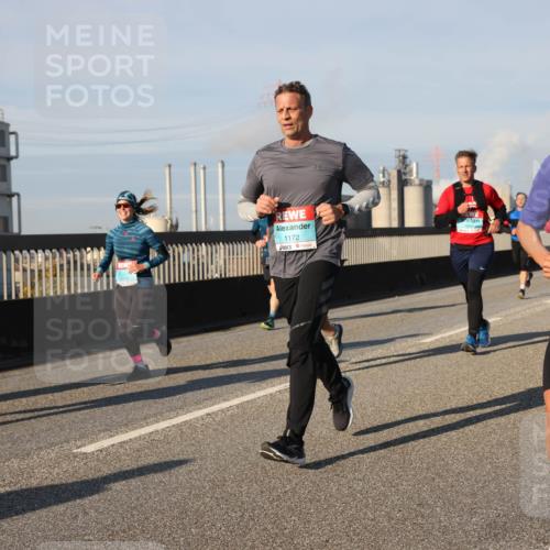 03.10.2025 - Köhlbrandbrückenlauf Lena Gebhardt http://msf.ph/oto/9133265 03.10.2025 09:51:09 Position 2 1172, 2677 meine-sportfotos.de