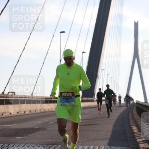 03.10.2025 - Köhlbrandbrückenlauf Yannick Fuchs http://msf.ph/oto/9133268 03.10.2025 08:20:08 Position 1 3460 meine-sportfotos.de