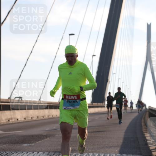 03.10.2025 - Köhlbrandbrückenlauf Yannick Fuchs http://msf.ph/oto/9133272 03.10.2025 08:20:08 Position 1 3460 meine-sportfotos.de