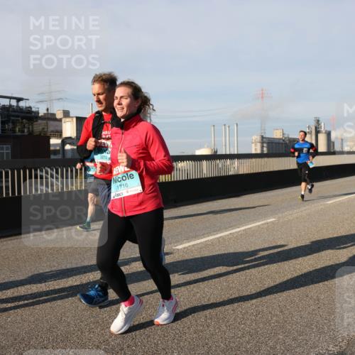 03.10.2025 - Köhlbrandbrückenlauf Lena Gebhardt http://msf.ph/oto/9133295 03.10.2025 09:51:11 Position 2 3272, 1716 meine-sportfotos.de