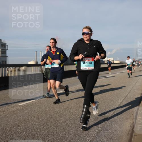 03.10.2025 - Köhlbrandbrückenlauf Lena Gebhardt http://msf.ph/oto/9133320 03.10.2025 09:51:13 Position 2 1238 meine-sportfotos.de