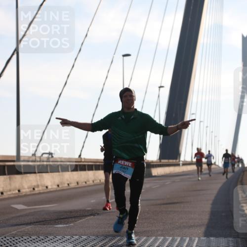 03.10.2025 - Köhlbrandbrückenlauf Yannick Fuchs http://msf.ph/oto/9133359 03.10.2025 08:20:12 Position 1 1187 meine-sportfotos.de