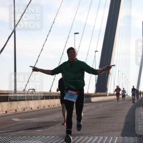 03.10.2025 - Köhlbrandbrückenlauf Yannick Fuchs http://msf.ph/oto/9133363 03.10.2025 08:20:12 Position 1 1187 meine-sportfotos.de