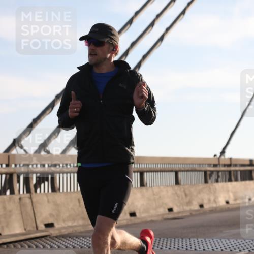 03.10.2025 - Köhlbrandbrückenlauf Yannick Fuchs http://msf.ph/oto/9133396 03.10.2025 08:20:14 Position 1  meine-sportfotos.de