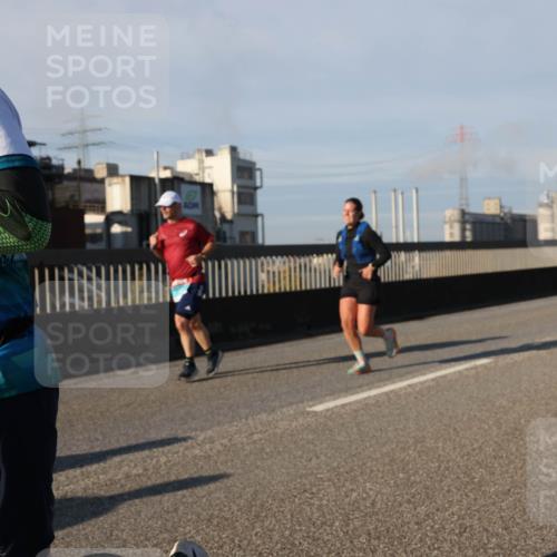 03.10.2025 - Köhlbrandbrückenlauf Lena Gebhardt http://msf.ph/oto/9133398 03.10.2025 09:51:18 Position 2 50, 27, 50, 27515 meine-sportfotos.de