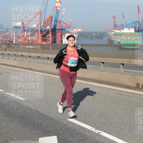03.10.2025 - Köhlbrandbrückenlauf Yannick Fuchs http://msf.ph/oto/9133399 03.10.2025 09:05:57 Position 2 3822 meine-sportfotos.de