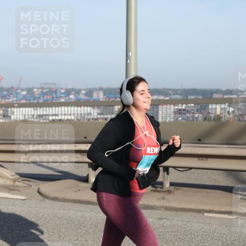 03.10.2025 - Köhlbrandbrückenlauf Yannick Fuchs http://msf.ph/oto/9133438 03.10.2025 09:05:59 Position 2 18 meine-sportfotos.de