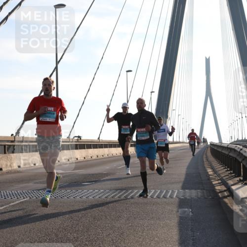 03.10.2025 - Köhlbrandbrückenlauf Yannick Fuchs http://msf.ph/oto/9133439 03.10.2025 08:20:20 Position 1 2402 meine-sportfotos.de