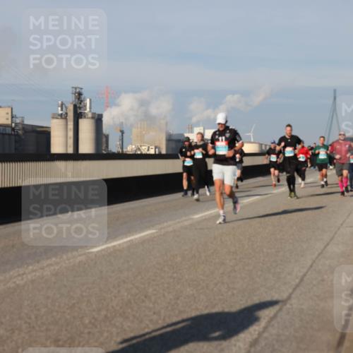 03.10.2025 - Köhlbrandbrückenlauf Lena Gebhardt http://msf.ph/oto/9133443 03.10.2025 09:51:22 Position 2  meine-sportfotos.de