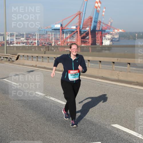 03.10.2025 - Köhlbrandbrückenlauf Yannick Fuchs http://msf.ph/oto/9133457 03.10.2025 09:06:01 Position 2 2428 meine-sportfotos.de