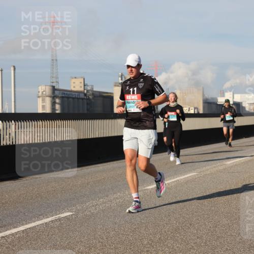 03.10.2025 - Köhlbrandbrückenlauf Lena Gebhardt http://msf.ph/oto/9133465 03.10.2025 09:51:24 Position 2 11, 2431 meine-sportfotos.de