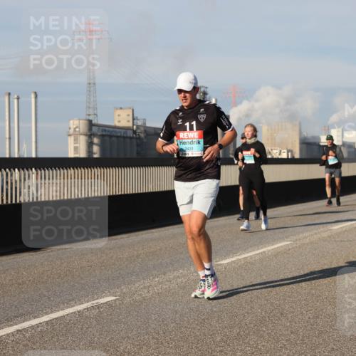 03.10.2025 - Köhlbrandbrückenlauf Lena Gebhardt http://msf.ph/oto/9133473 03.10.2025 09:51:24 Position 2 10, 11, 2431 meine-sportfotos.de
