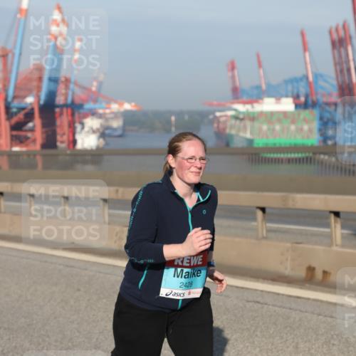03.10.2025 - Köhlbrandbrückenlauf Yannick Fuchs http://msf.ph/oto/9133479 03.10.2025 09:06:02 Position 2 2428 meine-sportfotos.de
