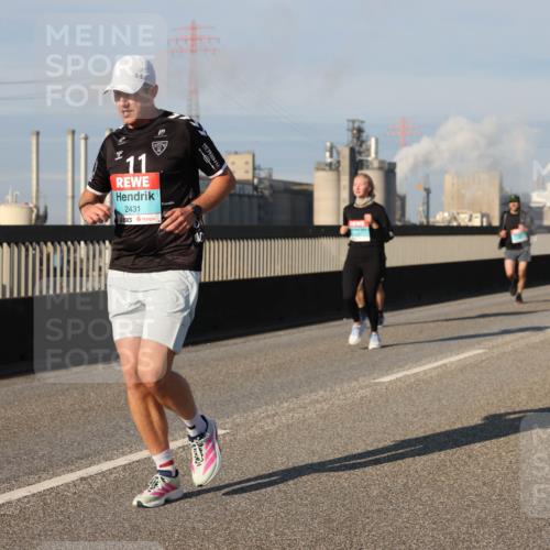 03.10.2025 - Köhlbrandbrückenlauf Lena Gebhardt http://msf.ph/oto/9133485 03.10.2025 09:51:24 Position 2 11, 2431 meine-sportfotos.de