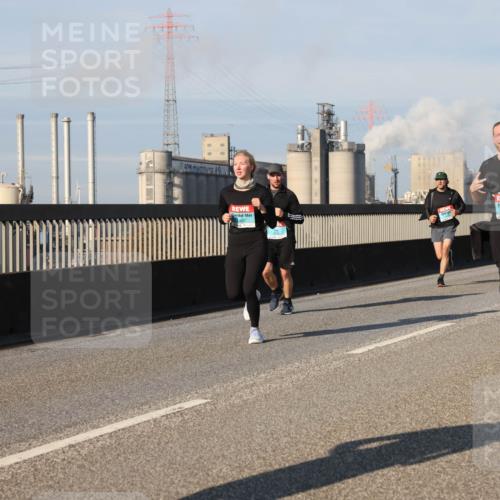 03.10.2025 - Köhlbrandbrückenlauf Lena Gebhardt http://msf.ph/oto/9133491 03.10.2025 09:51:25 Position 2 407, 144, 2793 meine-sportfotos.de