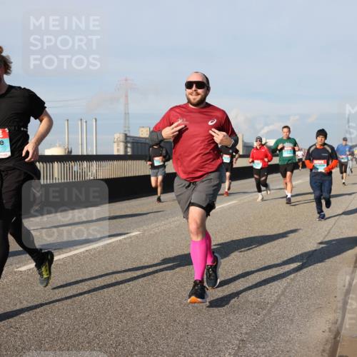 03.10.2025 - Köhlbrandbrückenlauf Lena Gebhardt http://msf.ph/oto/9133526 03.10.2025 09:51:27 Position 2 2793 meine-sportfotos.de