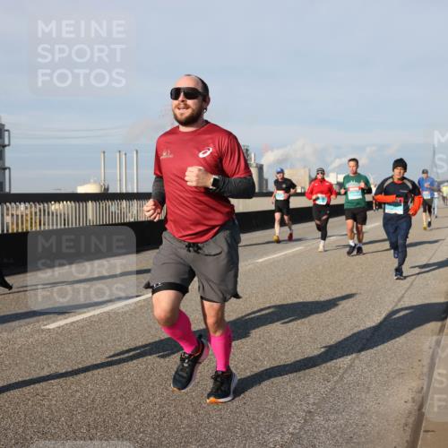 03.10.2025 - Köhlbrandbrückenlauf Lena Gebhardt http://msf.ph/oto/9133528 03.10.2025 09:51:28 Position 2 3 meine-sportfotos.de