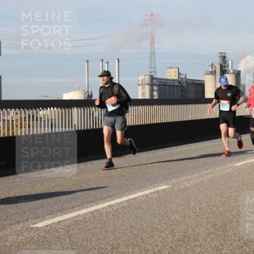 03.10.2025 - Köhlbrandbrückenlauf Lena Gebhardt http://msf.ph/oto/9133544 03.10.2025 09:51:28 Position 2  meine-sportfotos.de