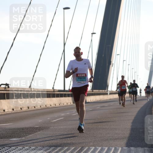 03.10.2025 - Köhlbrandbrückenlauf Yannick Fuchs http://msf.ph/oto/9133546 03.10.2025 08:20:29 Position 1  meine-sportfotos.de