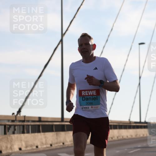 03.10.2025 - Köhlbrandbrückenlauf Yannick Fuchs http://msf.ph/oto/9133561 03.10.2025 08:20:31 Position 1 3086 meine-sportfotos.de