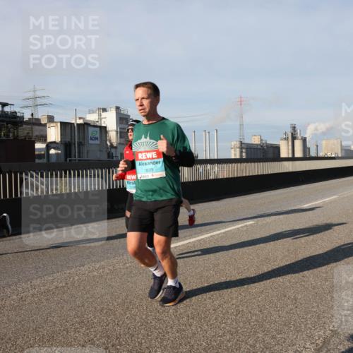03.10.2025 - Köhlbrandbrückenlauf Lena Gebhardt http://msf.ph/oto/9133578 03.10.2025 09:51:30 Position 2 1699 meine-sportfotos.de