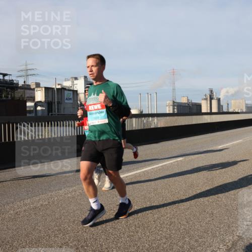 03.10.2025 - Köhlbrandbrückenlauf Lena Gebhardt http://msf.ph/oto/9133579 03.10.2025 09:51:30 Position 2 1699 meine-sportfotos.de