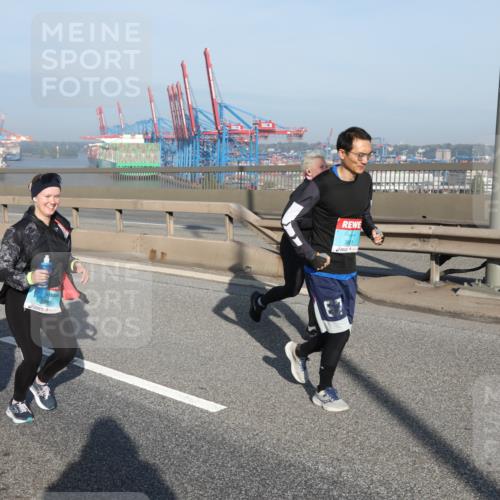 03.10.2025 - Köhlbrandbrückenlauf Yannick Fuchs http://msf.ph/oto/9133596 03.10.2025 09:06:23 Position 2 3801, 67, 118 meine-sportfotos.de