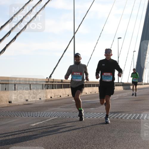 03.10.2025 - Köhlbrandbrückenlauf Yannick Fuchs http://msf.ph/oto/9133603 03.10.2025 08:20:37 Position 1 1007, 1034 meine-sportfotos.de