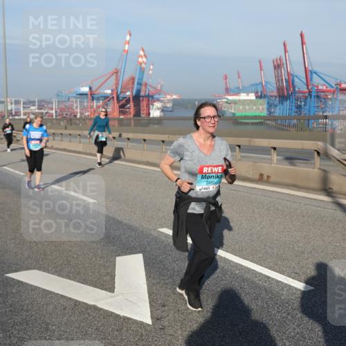 03.10.2025 - Köhlbrandbrückenlauf Yannick Fuchs http://msf.ph/oto/9133616 03.10.2025 09:06:24 Position 2 2486 meine-sportfotos.de