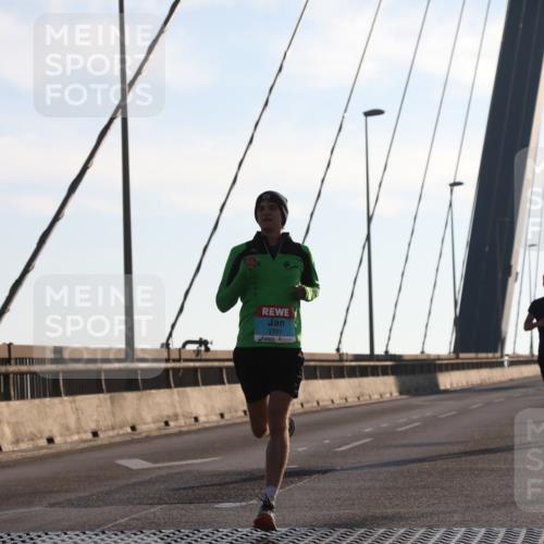 03.10.2025 - Köhlbrandbrückenlauf Yannick Fuchs http://msf.ph/oto/9133638 03.10.2025 08:20:40 Position 1 2701 meine-sportfotos.de