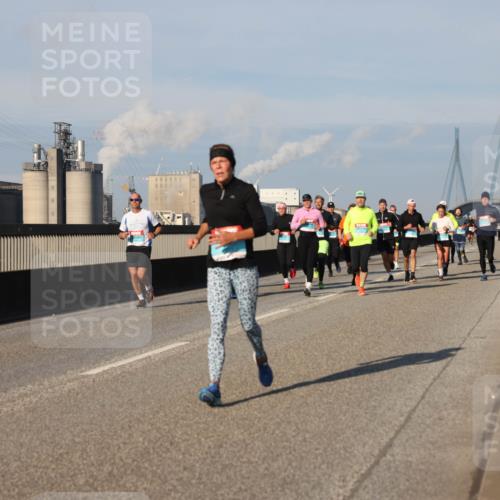 03.10.2025 - Köhlbrandbrückenlauf Lena Gebhardt http://msf.ph/oto/9133642 03.10.2025 09:51:35 Position 2  meine-sportfotos.de