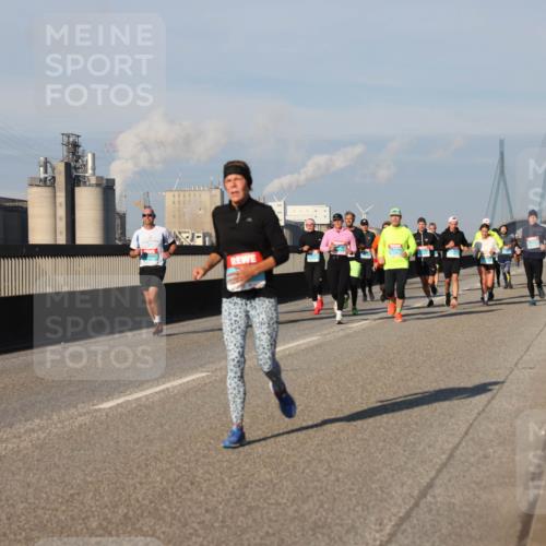 03.10.2025 - Köhlbrandbrückenlauf Lena Gebhardt http://msf.ph/oto/9133644 03.10.2025 09:51:35 Position 2  meine-sportfotos.de