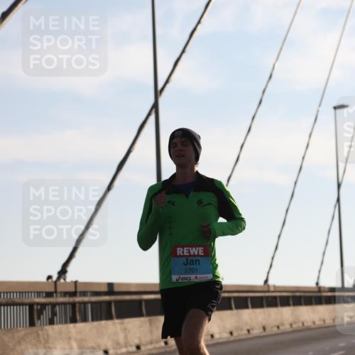 03.10.2025 - Köhlbrandbrückenlauf Yannick Fuchs http://msf.ph/oto/9133646 03.10.2025 08:20:40 Position 1 2701 meine-sportfotos.de