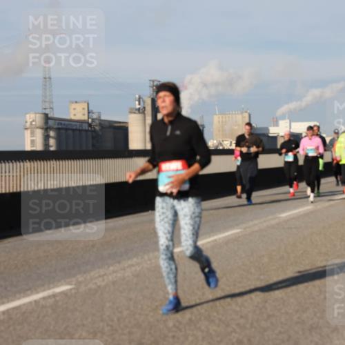 03.10.2025 - Köhlbrandbrückenlauf Lena Gebhardt http://msf.ph/oto/9133657 03.10.2025 09:51:35 Position 2  meine-sportfotos.de