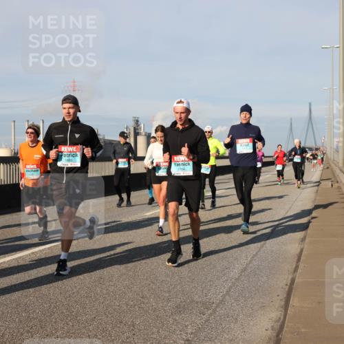 03.10.2025 - Köhlbrandbrückenlauf Lena Gebhardt http://msf.ph/oto/9133685 03.10.2025 09:51:41 Position 2 1163, 1886, 1764 meine-sportfotos.de