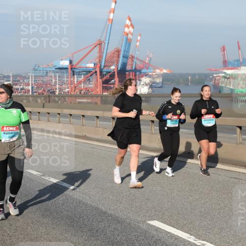 03.10.2025 - Köhlbrandbrückenlauf Yannick Fuchs http://msf.ph/oto/9133713 03.10.2025 09:06:32 Position 2 3109 meine-sportfotos.de