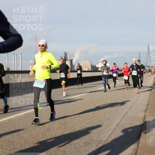 03.10.2025 - Köhlbrandbrückenlauf Lena Gebhardt http://msf.ph/oto/9133723 03.10.2025 09:51:43 Position 2  meine-sportfotos.de