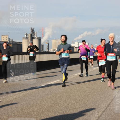 03.10.2025 - Köhlbrandbrückenlauf Lena Gebhardt http://msf.ph/oto/9133739 03.10.2025 09:51:44 Position 2  meine-sportfotos.de