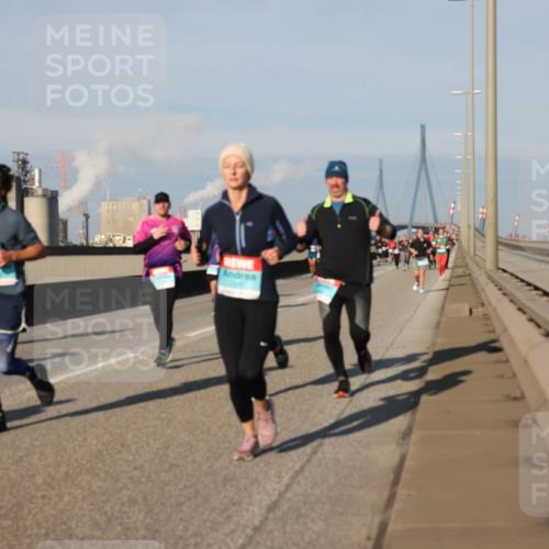 03.10.2025 - Köhlbrandbrückenlauf Lena Gebhardt http://msf.ph/oto/9133756 03.10.2025 09:51:45 Position 2  meine-sportfotos.de