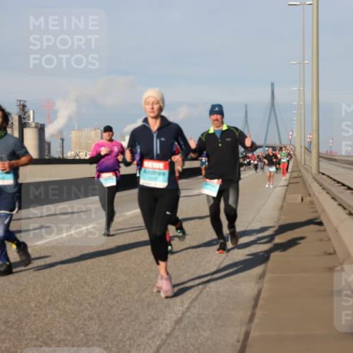 03.10.2025 - Köhlbrandbrückenlauf Lena Gebhardt http://msf.ph/oto/9133760 03.10.2025 09:51:45 Position 2  meine-sportfotos.de