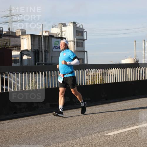03.10.2025 - Köhlbrandbrückenlauf Lena Gebhardt http://msf.ph/oto/9133863 03.10.2025 09:51:53 Position 2  meine-sportfotos.de